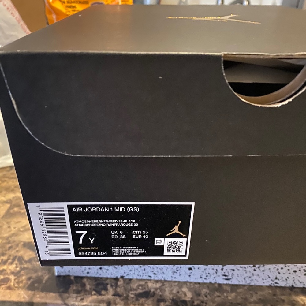 Big kids Air Jordan 1 Mid (GS) - Picture 3 of 3